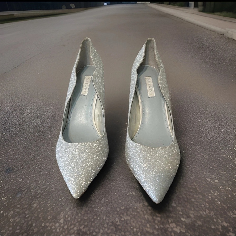 Silver Sparkle High Heel 9M Nine West Stilettos Point Toe Scallop Holiday Read